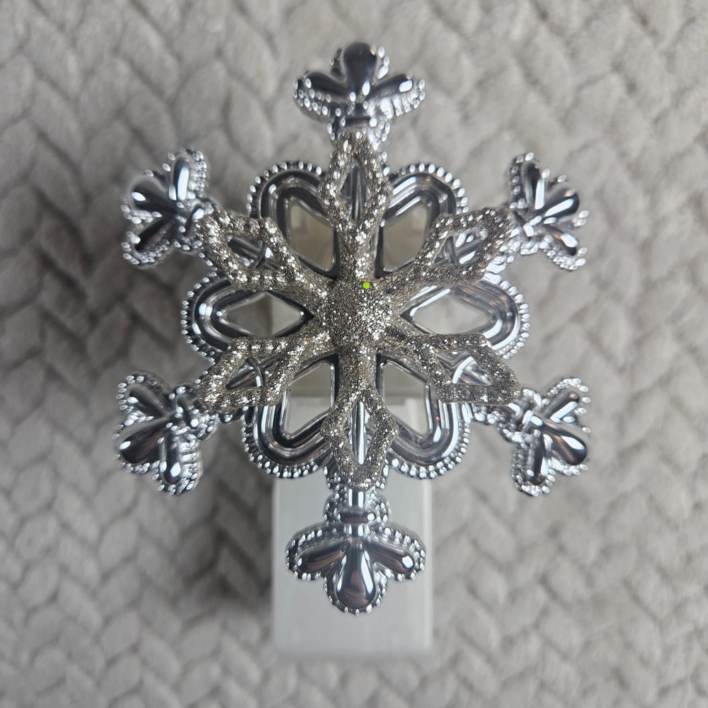 Bath & Body Works Wallflowers Silver Glitter Snowflake Fragrance Plug Holiday